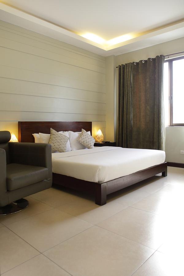 Alba Uno Hotel Cebu Екстериор снимка