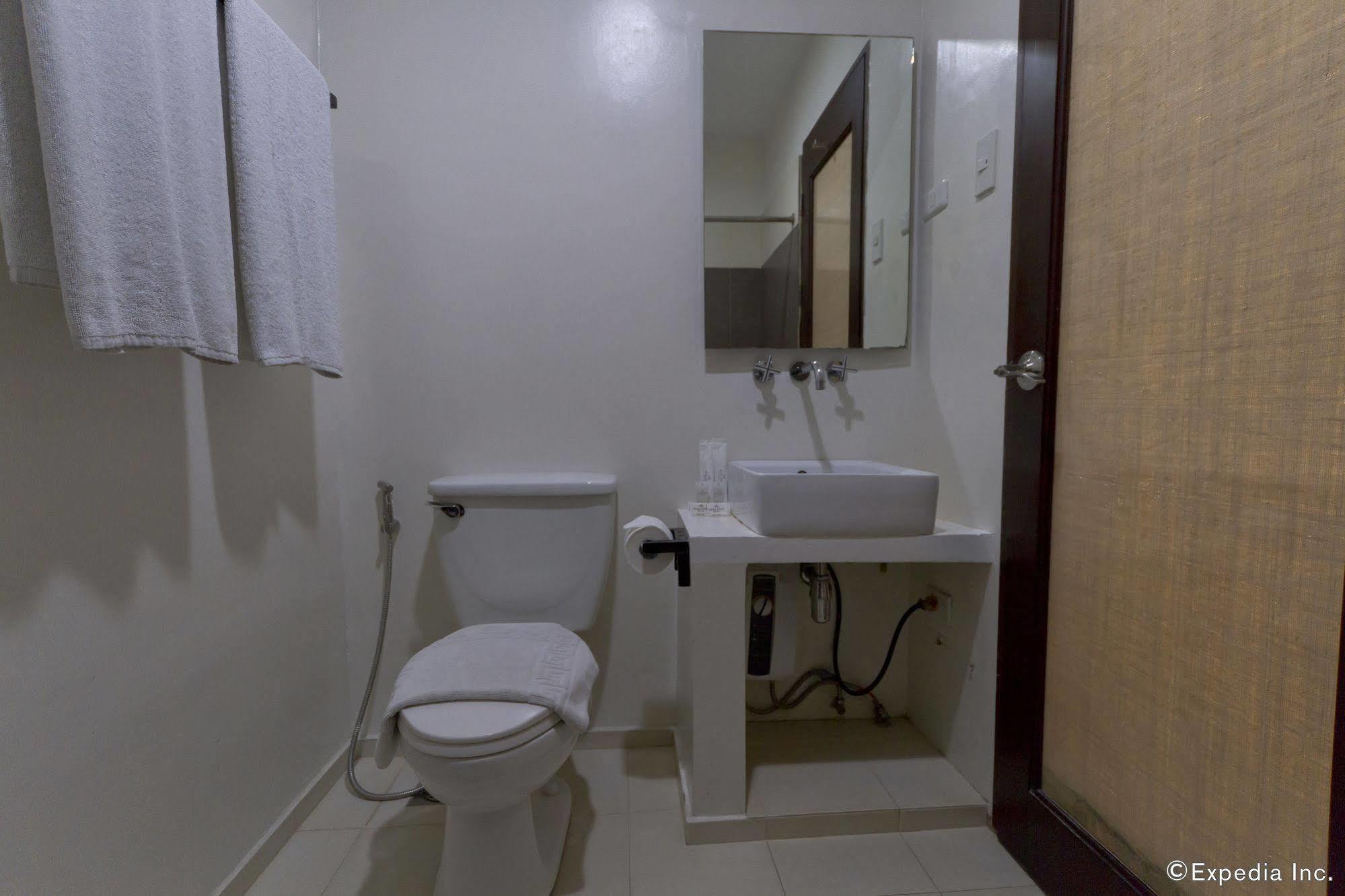 Alba Uno Hotel Cebu Екстериор снимка