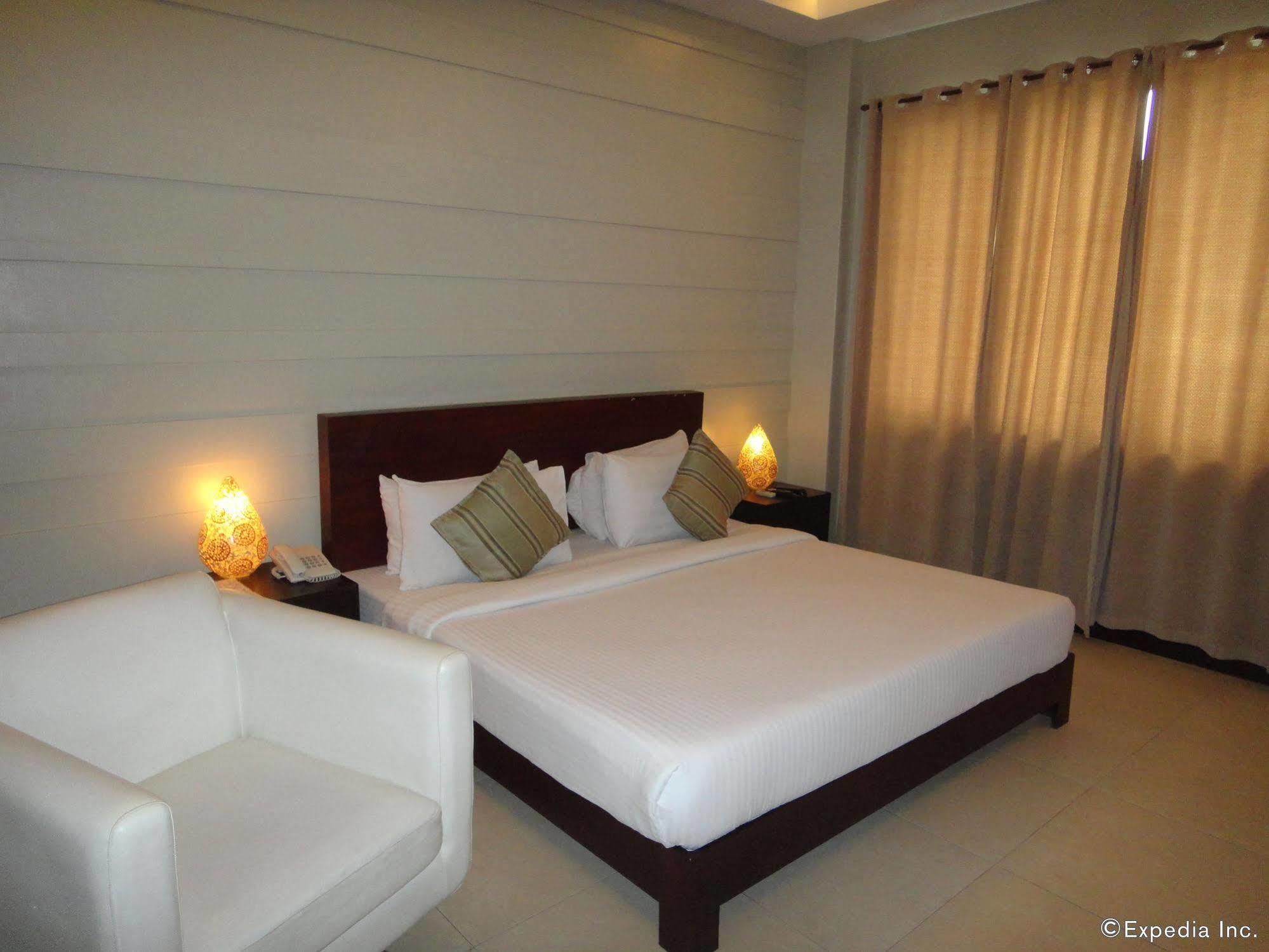 Alba Uno Hotel Cebu Екстериор снимка