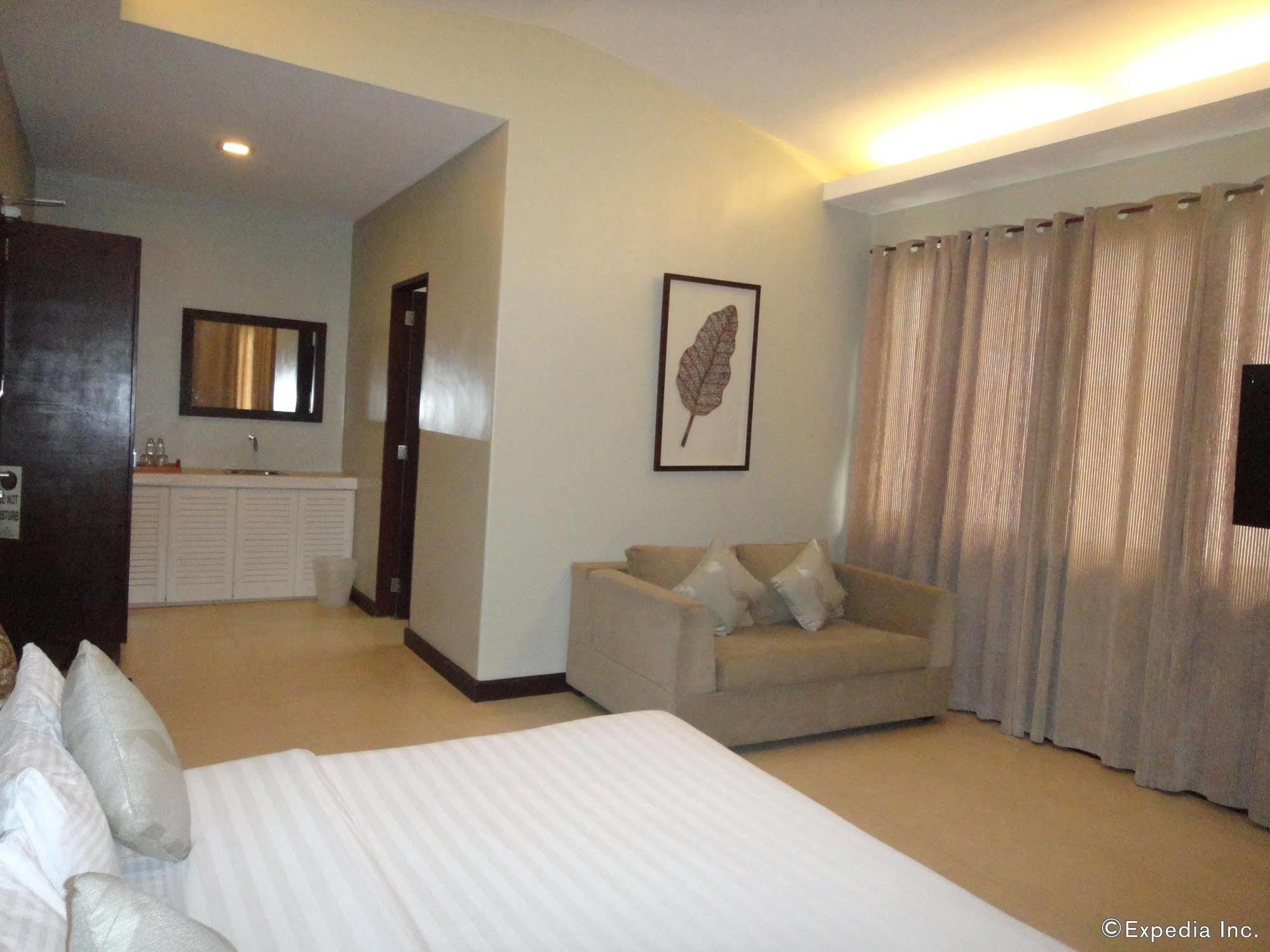 Alba Uno Hotel Cebu Екстериор снимка